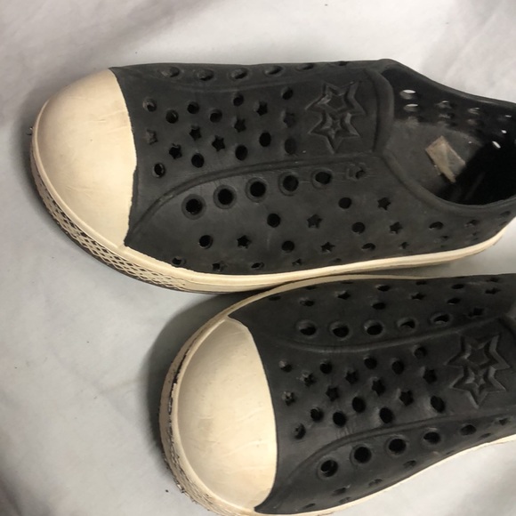 Unisex all star black and white boys 9/ 10 like crocs - Picture 9 of 10